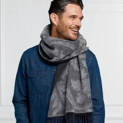 The Metropolitan Museum of Art Roman Acanthus Scrolls Reversible Unisex Wool Scarf Clearance