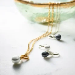 The Metropolitan Museum of Art Venus Pearl Silver Drop Earrings, Black/White Hot